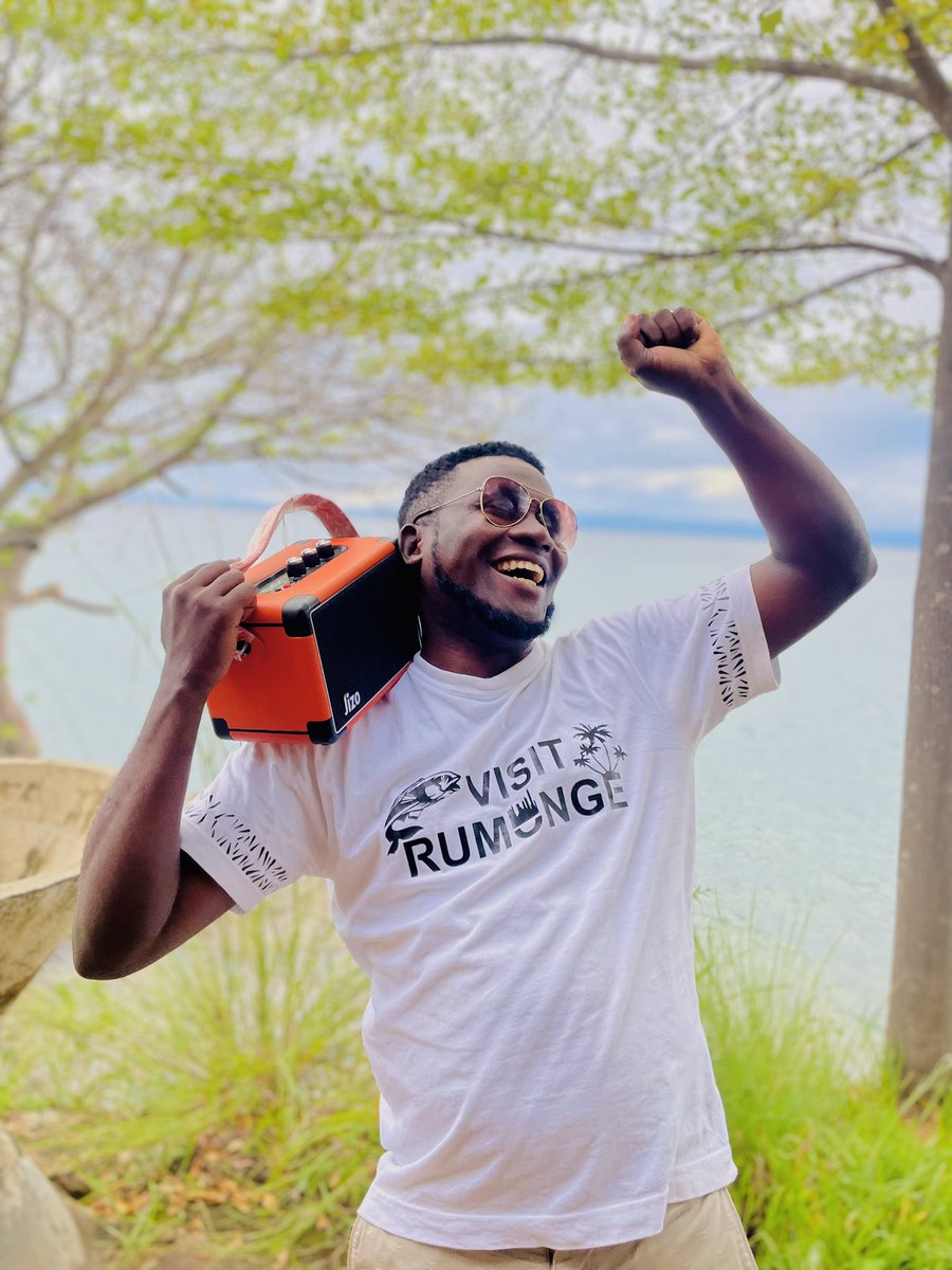 visitrumonge's tweet photo. ๐The Summer is about to hit โ๏ธ !!
๐Thank you @faustinbirindw6 for highlighting our brand ๐ด๐๐ฆ
#Burundi #visitrumonge https://t.co/poeHbyVETH