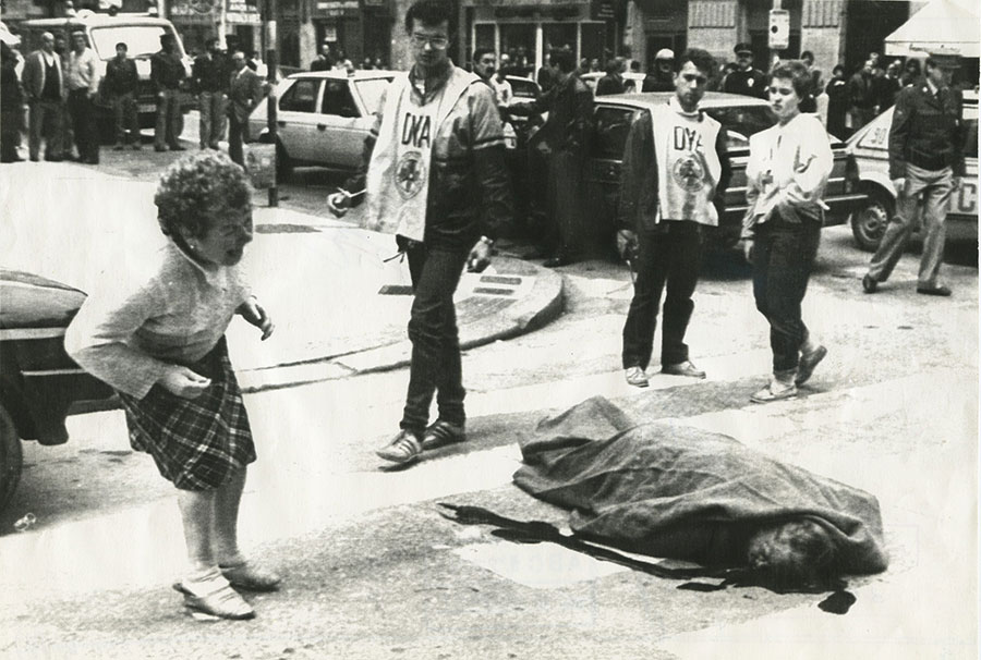 ConsuorF's tweet image. #TalDíaComoHoy de 1986 #ETA asesinó en #SanSebastián a Enrique Moreno, un jubilado de 71 años. Su hermana bajó a la calle: "Salté el cordón y le vi allí, en un gran charco de sangre, luego dirán que se han equivocado".

Efectivamente lo dijeron.

¡Esto era ETA! 🧵