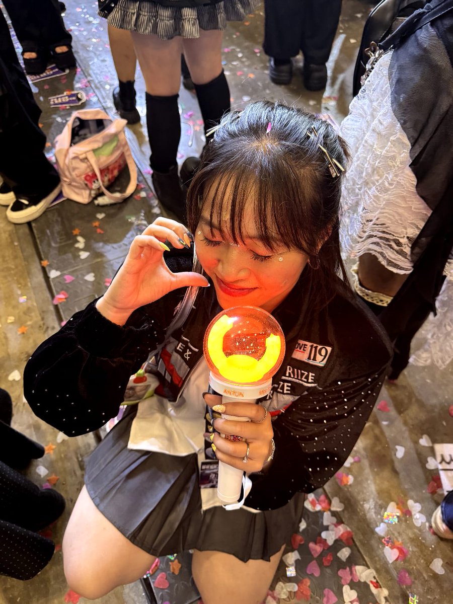 𝙧𝙚𝙫𝙞 #GLOW🌟 tweet media