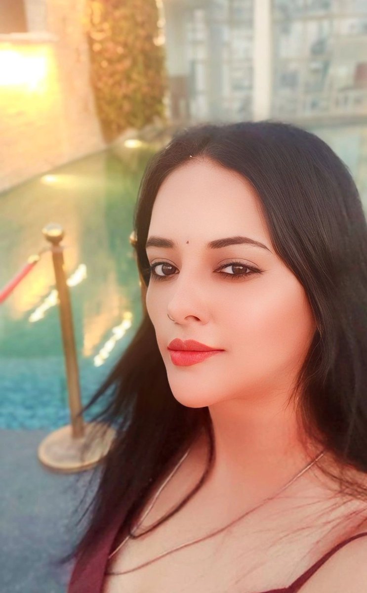 MKaur_Preet's tweet image. Sometimes the simplest moments turn out to be the most beautiful 💫

Only me 💛🧡

#GoldenHour #SoftVibes #SelfLove #GlowUp #SereneMoments