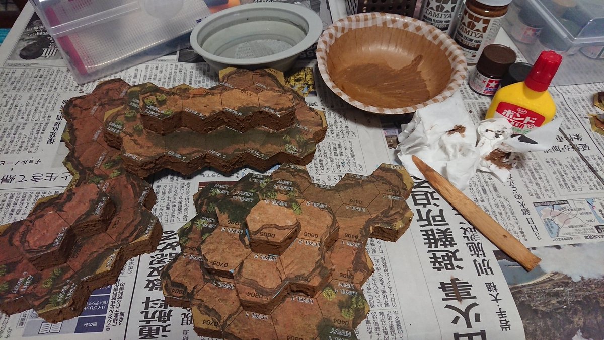 k1Tachibana's tweet image. 『バトルテック』の傭兵ボックス付属マップの立体地形が完成。

……作ろうとしてから一年近くほったらかしにしてたけど、ようやくやる気になったので一気に仕上げた。 #Battletech
