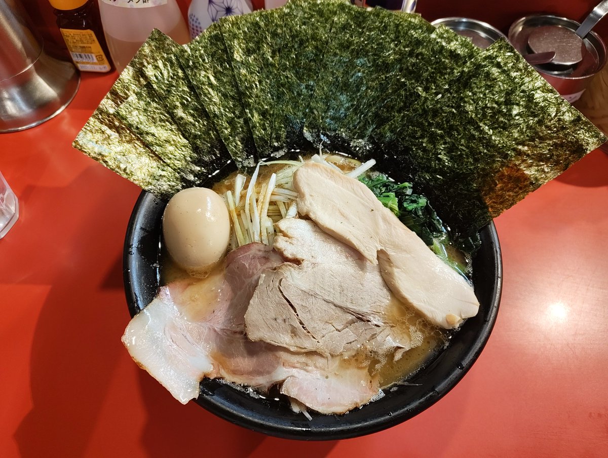 しらとり tweet media