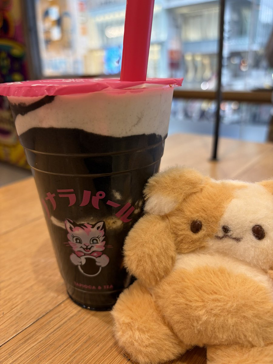 RowdyAndWaiting's tweet photo. #withTinyBox
いぬぱんと一緒に展示行ったね🍞 https://t.co/FIfmdz7OGZ