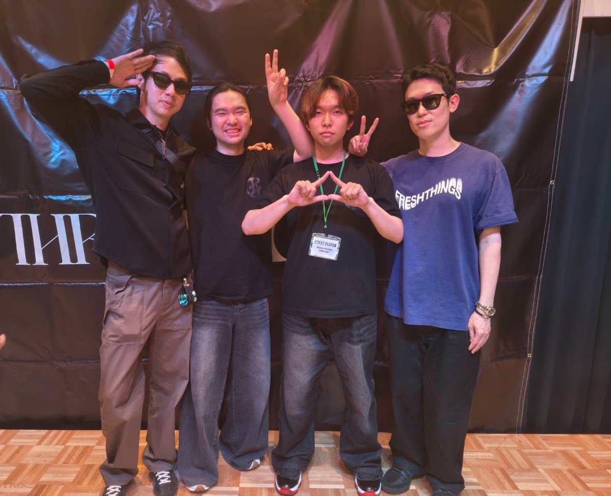 sOMEThING_by's tweet photo. TEAM SMTG AT THROWBACK! https://t.co/hCrVHEDRl9