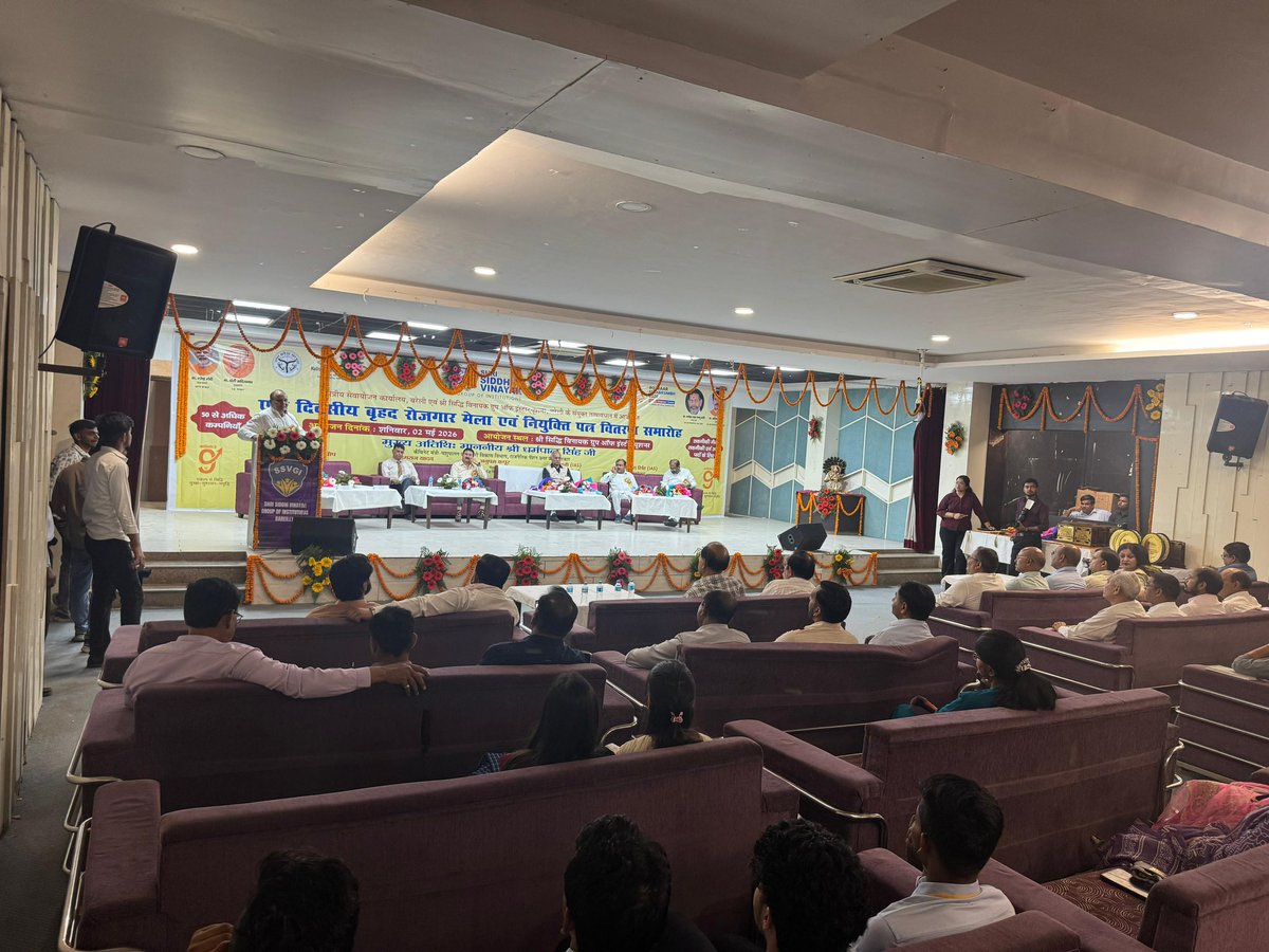 रोजगार की दिशा में एक सशक्त पहल! 🇮🇳

आज श्री सिद्धि विनायक ग्रुप ऑफ इंस्टीट्यूशंस में आयोजित “वृहद रोजगार मेला एवं नियुक्ति पत्र वितरण समारोह” का कैबिनेट मंत्री मा. धर्मपाल सिंह जी के साथ शुभारंभ करते हुए युवाओं को नियुक्ति पत्र वितरित किए। 

#रोजगार_मेला #नियुक्ति_पत्र #युवा