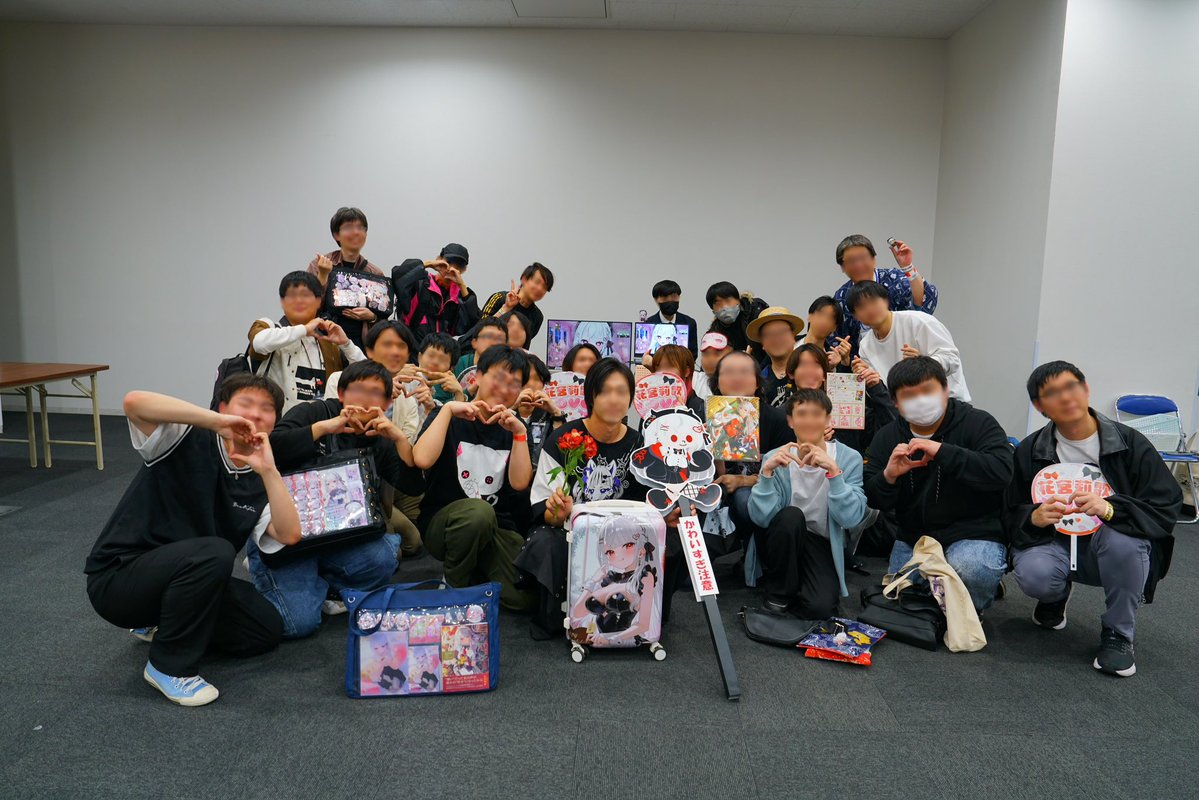 集合写真？この話？
りかめいとくんが大事な通話時間をいただいて
みんな(我ら大好きな子含め)で真・集合写真撮りました
みんな協力して、こういう最高の写真を撮られるようになりました
ハート目の莉歌かわいいいいいいいい
そのあとの雑談も楽しかったよ
#花宮莉歌
#なごみら2026