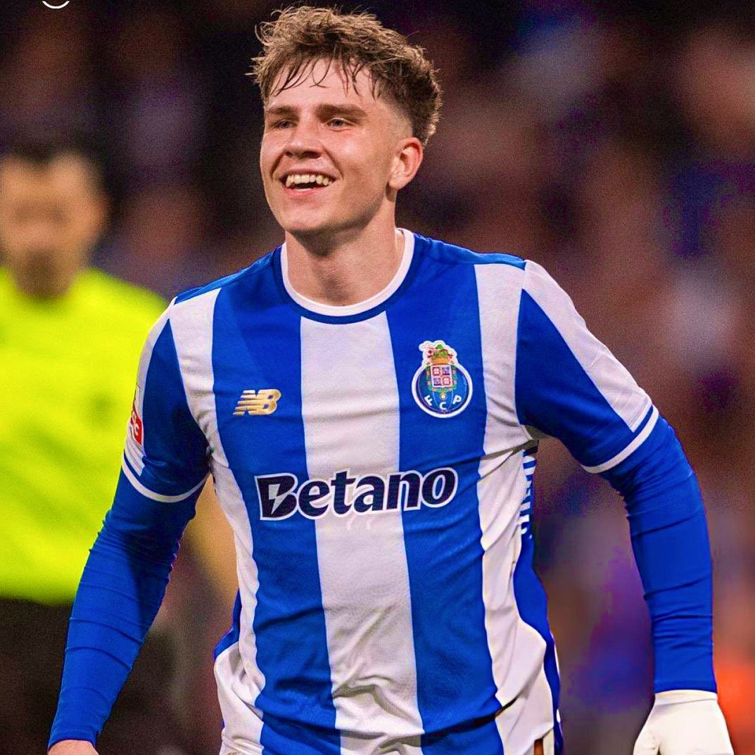 SkyBluesXtra's tweet photo. 🚨🇵🇱 According to Portuguese sources, Manchester City are among the clubs monitoring Oscar Pietuszewski.

The Porto winger has a €60M release clause. 💰 https://t.co/Bu9Je9VVd0