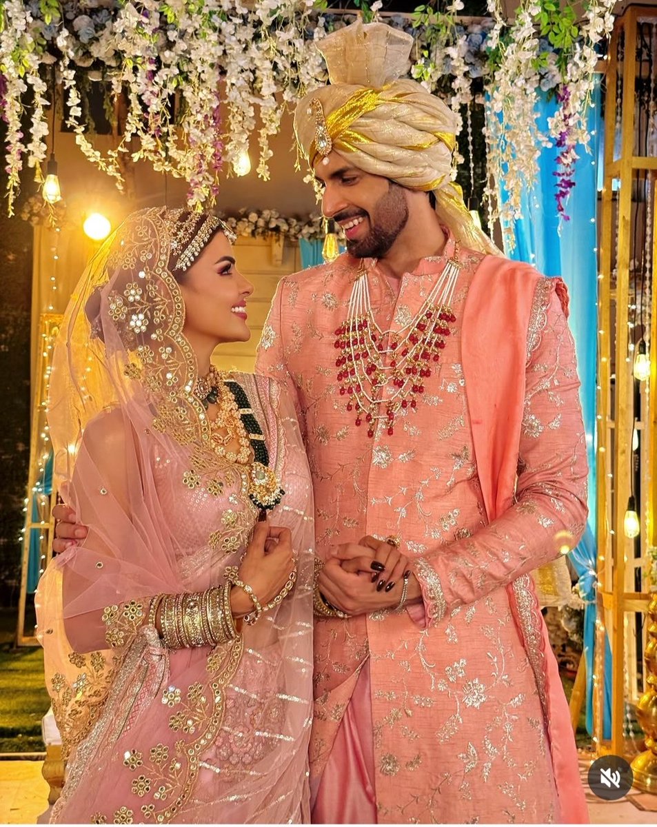 OrganicChe30475's tweet photo. Le Storm 🥵🔥🧿

#Naagin7
#AryAnta
#PriyankaChaharChoudhary
#NamikPaul https://t.co/hJKmNCfrUr