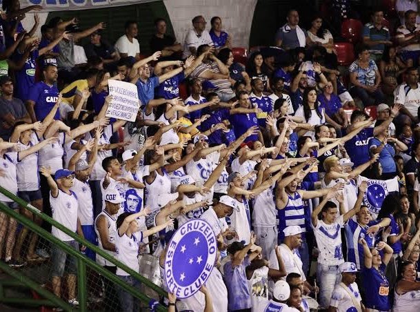 digacru's tweet photo. O Sada Cruzeiro leva mais torcedores em quadra do que o atletico-MG na arena Meu Rival Venceu. https://t.co/PGqzdlYoXs