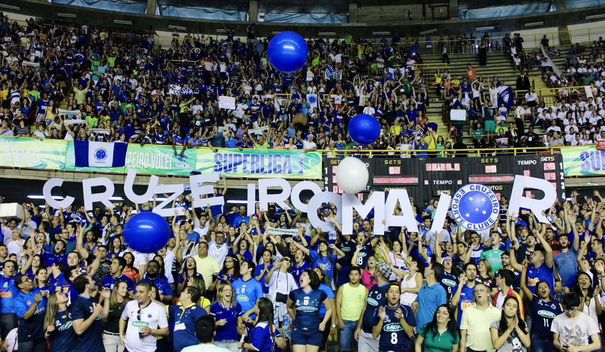 digacru's tweet photo. O Sada Cruzeiro leva mais torcedores em quadra do que o atletico-MG na arena Meu Rival Venceu. https://t.co/PGqzdlYoXs