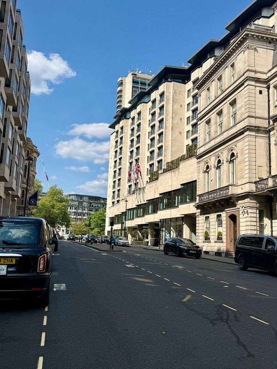 EmmaModelLondon's tweet photo. Mayfair lunch walk: understand luxury, a perfect coffee and a hint of trouble ☕️💕😉 https://t.co/7hHn5Ldgoj