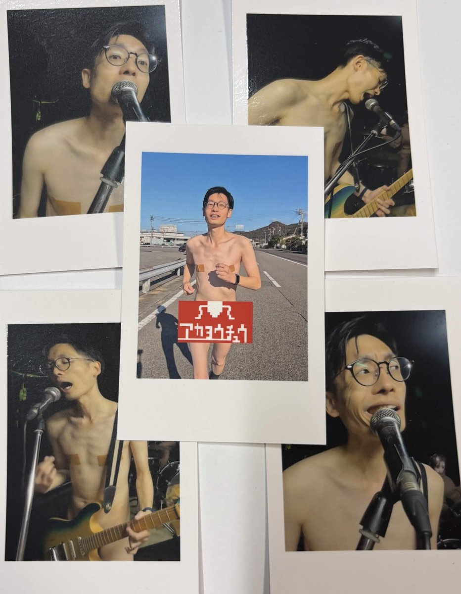akayoutyu's tweet photo. チェキ風カード コンプセット、アクリルスタンドのホンモノはこんな感じです！コンプラ回避のためこのような形で申し訳ないです！ https://t.co/CvE4grTOXz
