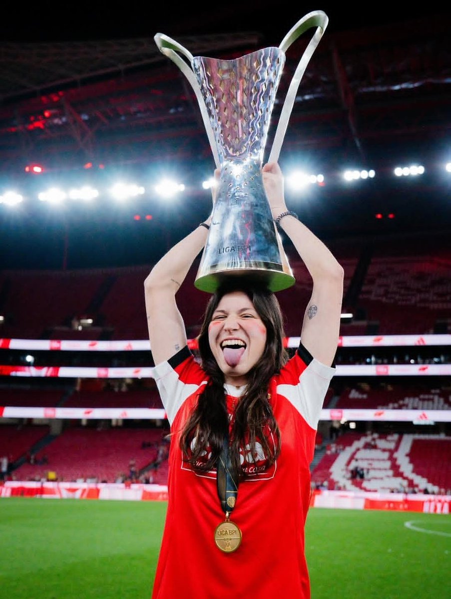 BenficaFem's tweet photo. 19 anos, TETRA Campeã 🏆😛 https://t.co/oNNEMLbRAI