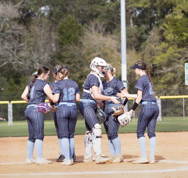 CenzieCollin29's tweet photo. Ended the season as district champions! Love this group of girls and thankful to be apart of Grace Lady Rams 🐏 https://t.co/Es8d466YLY