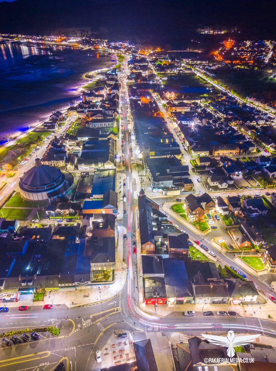 ThisIsIreland3's tweet image. 📍Looking down and along the main street in Newcastle, in County Down, Éire 🇮🇪

📸pakaerialmedia.co.uk/newcastle/

#Down #Ireland #Newcastle #Beauty
