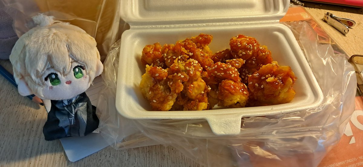 Skibidisig96mA's tweet photo. Eat with alkaid 🍗
#alkaid #luchen #时空中的绘旅人 https://t.co/se9YigAdIz