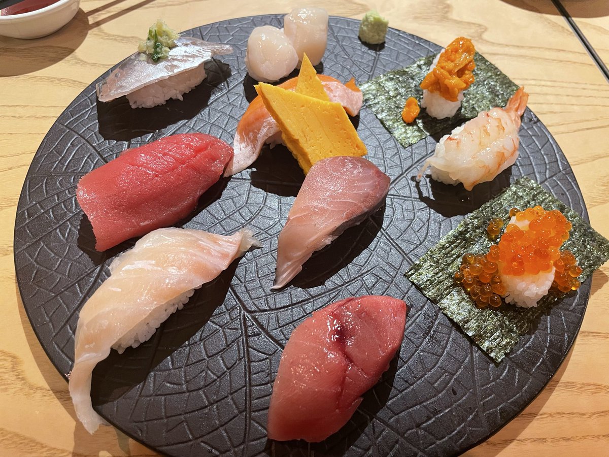 cashflowmax's tweet photo. コロワイドの優待で「ぴん酒場」へ

今回は夜に来てお寿司を食べました。値段は夜の値段で高くなっていますが、値段が上がった分ネタも立派になって豪華でした。特に中トロが美味しかったです。　#株主優待 https://t.co/FBf7ToRuXP