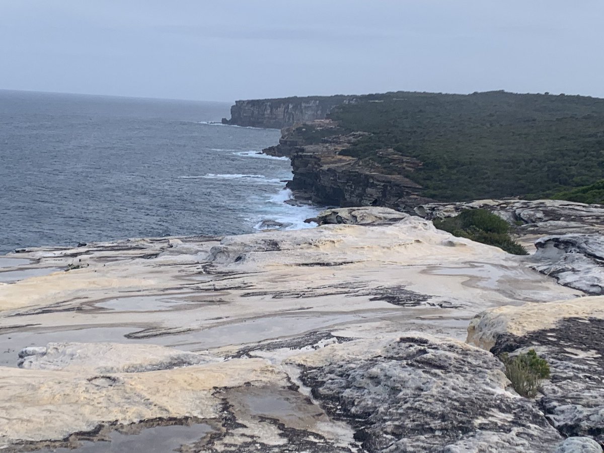InbetweenJCW's tweet image. #Weekendgetaway #bushwalking #Bundeena #Weddingcakerock