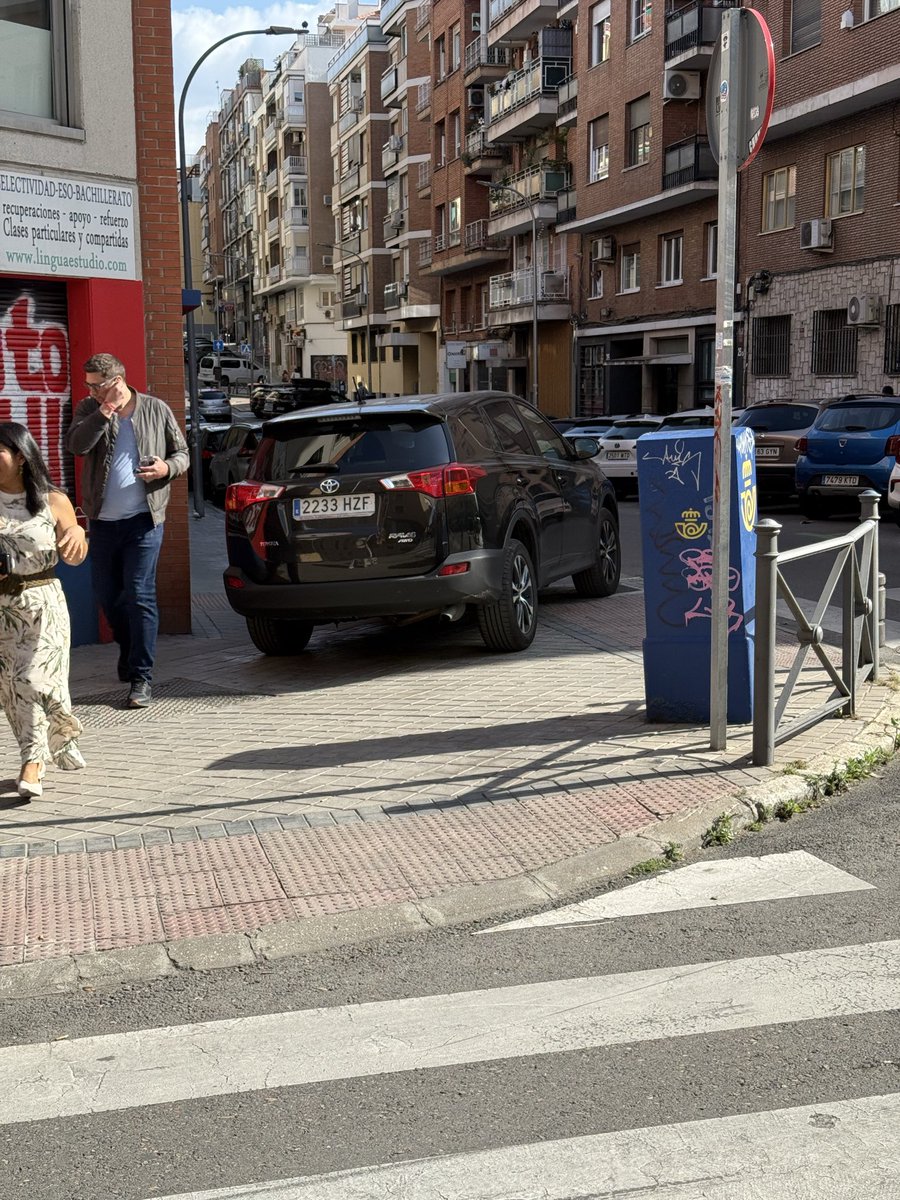 AlfonsogsJose's tweet photo. El modelo de movilidad de “los 5 Minutos de Madrid”.

Tremendo disparate el de esta ciudad… https://t.co/ONLXHHpA3k