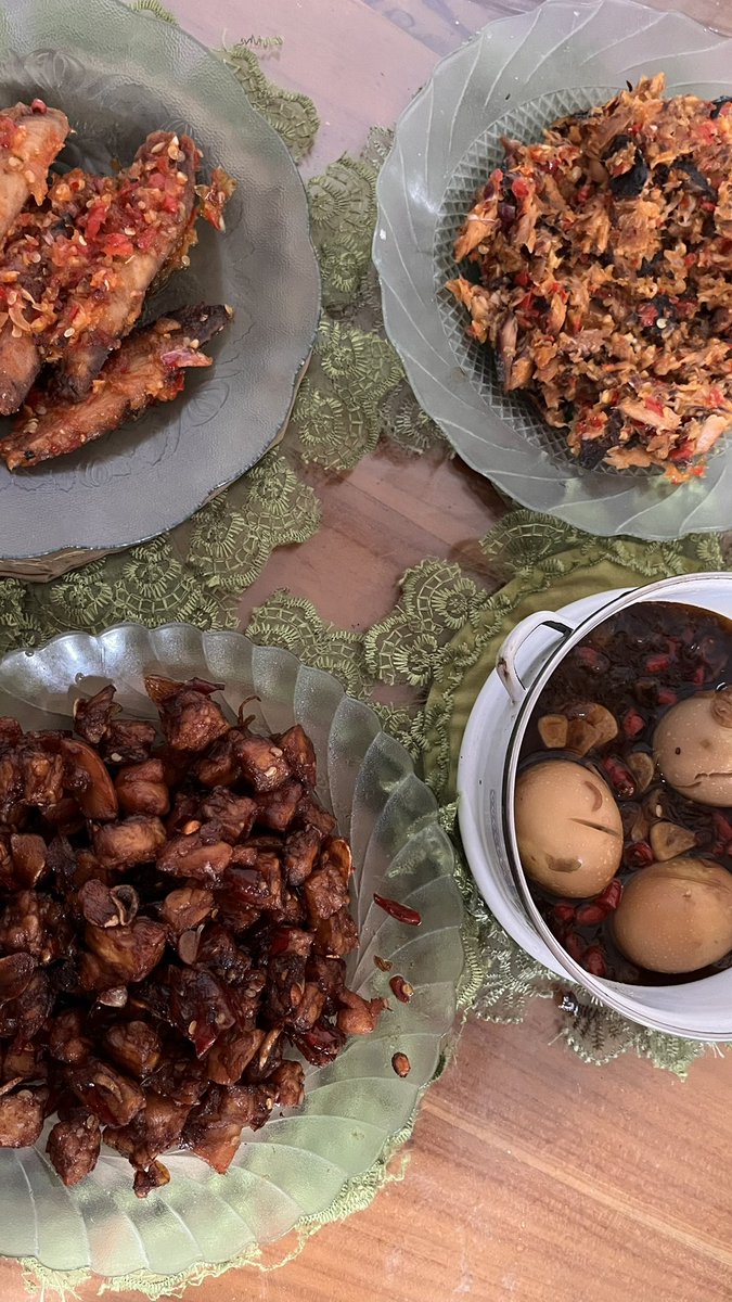 PhutryG's tweet photo. Menu bekal suami 🫶🏻
🐟 Tongkol suwir
🐟 Sambal tongkol
🐣 Kering ayam tempe
🐣 Telur pedes https://t.co/cFlUPe68ph