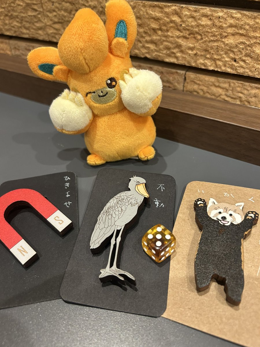 marumaruyama96's tweet photo. 今日の連れ歩きはパモさんでした✌️
マイクラみたいな木はどういうオブジェだったのかよくわかってない
幹は本物の木だったよ🌲 https://t.co/KHaBE93HcT