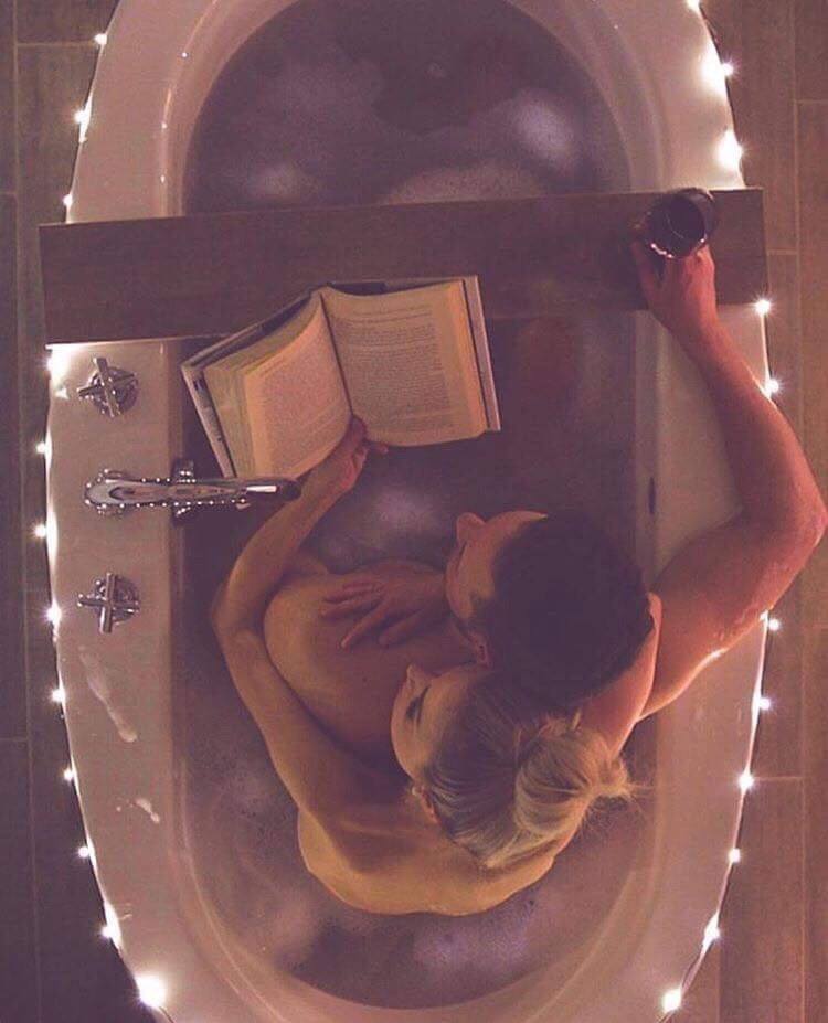 antotp's tweet photo. Se qualcuno oggi mi chiedesse perché, risponderei:
“Non lo so”.
So solo che tu avevi #bisogno di essere amato
e io di #provare a restare per sempre.
Prima di tutto tu – lettere
(Antonella Trapani)
#BuongiornoAtutti
#Buonsabato
#2maggio
#ScrivoQuelCheSento https://t.co/2oxmpeMtzo