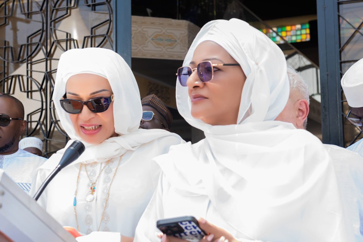 Amina_AK_N's tweet photo. Entre l’absence qui serre le cœur et la lumière qui apaise, la mosquée Raoufya est née, en mémoire de notre cher frère ( 🤲🏻 pour le repos de Son Âme)

À vous qui avez été présents, de près ou de loin, par vos pas, vos prières ou vos pensées… merci du fond du cœur. 

Votre soutien a été une douceur.

Qu’Allah vous récompense infiniment 🤍

#InaugurationMosquée 
#PourLaMemoire
#Gratitude 
#Foi #Islam #A_AK
