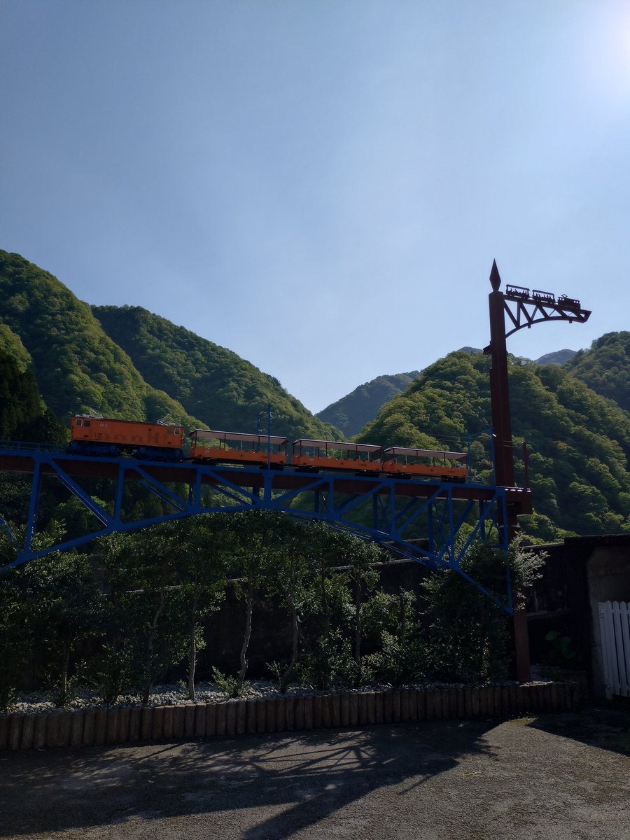 TYAMII001's tweet photo. 今日はトロッコ電車乗ってきたよ〜
天気が良くて景色も良かったわ〜
ワカメちゃんの頃に行った記憶があるけど
あんまり覚えてナッシングだったんだよね〜 https://t.co/8RI1ZPZO1A