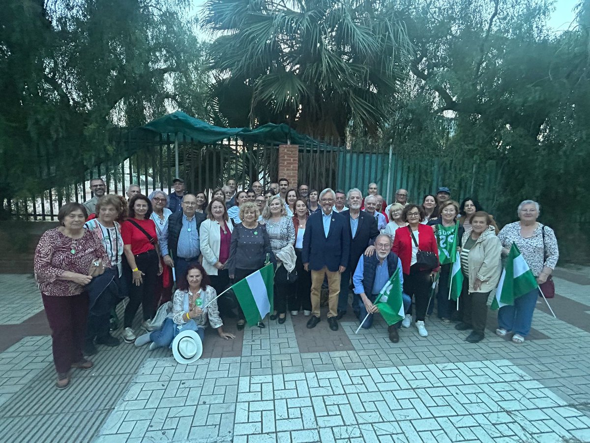 PSOEMLGCENTRO's tweet photo. Impresionante ambiente en #Cártama! 🔴

El polideportivo a rebosar con María Jesús Montero, Pedro Sánchez Pérez-Castejón y José Luis Rodríguez Zapatero.

Hay ganas de avanzar, consolidar derechos y no dar ni un paso atrás. 💪

El 17M, a llenar las urnas. 🗳️🔥

@trabajaryganar🌹 https://t.co/4XcmidrNkC