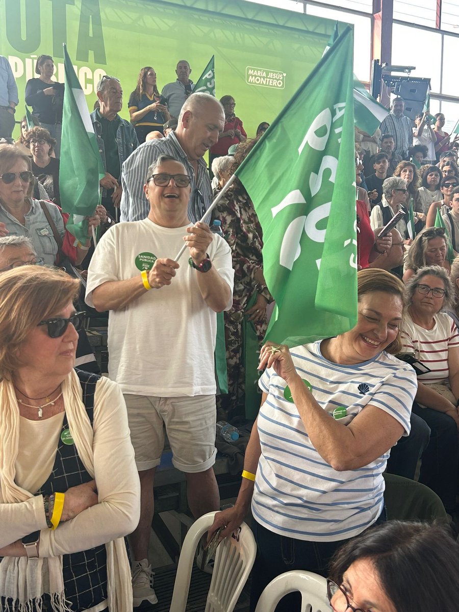 PSOEMLGCENTRO's tweet photo. Impresionante ambiente en #Cártama! 🔴

El polideportivo a rebosar con María Jesús Montero, Pedro Sánchez Pérez-Castejón y José Luis Rodríguez Zapatero.

Hay ganas de avanzar, consolidar derechos y no dar ni un paso atrás. 💪

El 17M, a llenar las urnas. 🗳️🔥

@trabajaryganar🌹 https://t.co/4XcmidrNkC