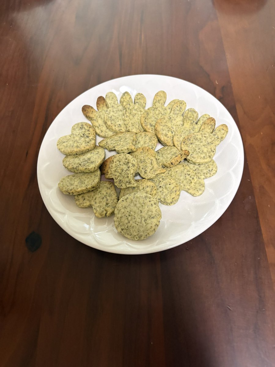 ami_ami_0801's tweet photo. 甥っ子達とクッキー作り��✨
楽しかった～！
①紅茶のクッキー
②チョコチップとココナッツのクッキー🥥 https://t.co/Q3TDw510bB