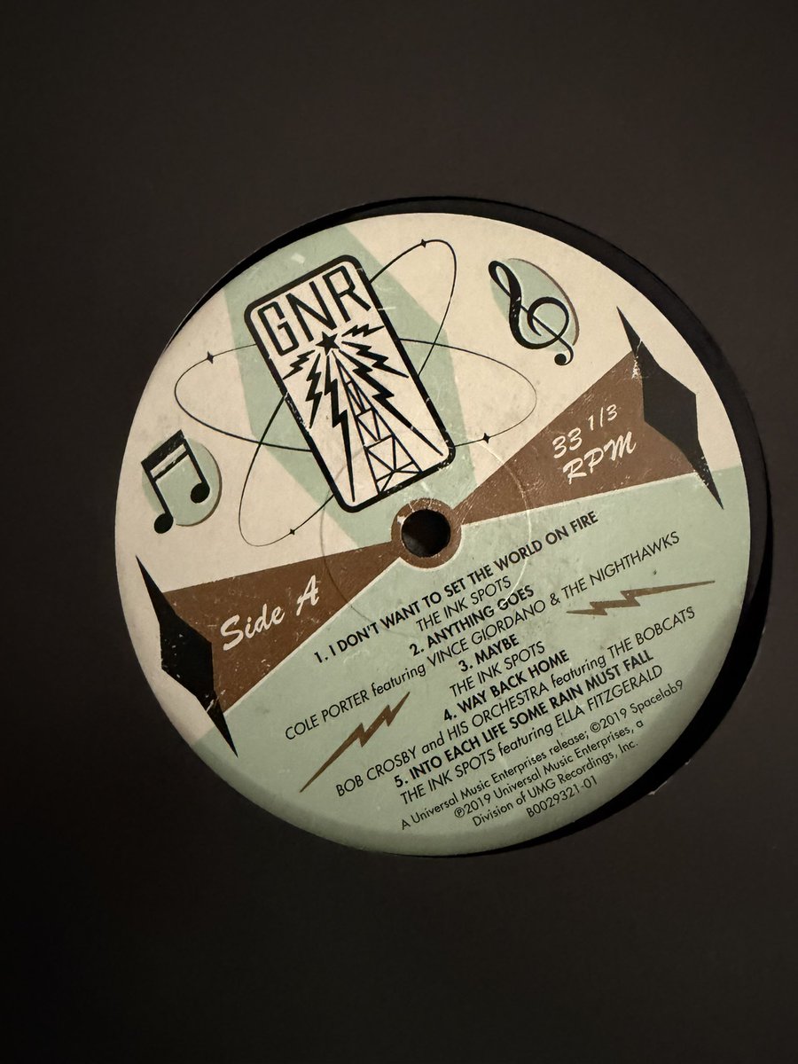 Ryanh_666's tweet image. Listening to Galaxy News Radio while doing the housework #Fallout3 #VGM