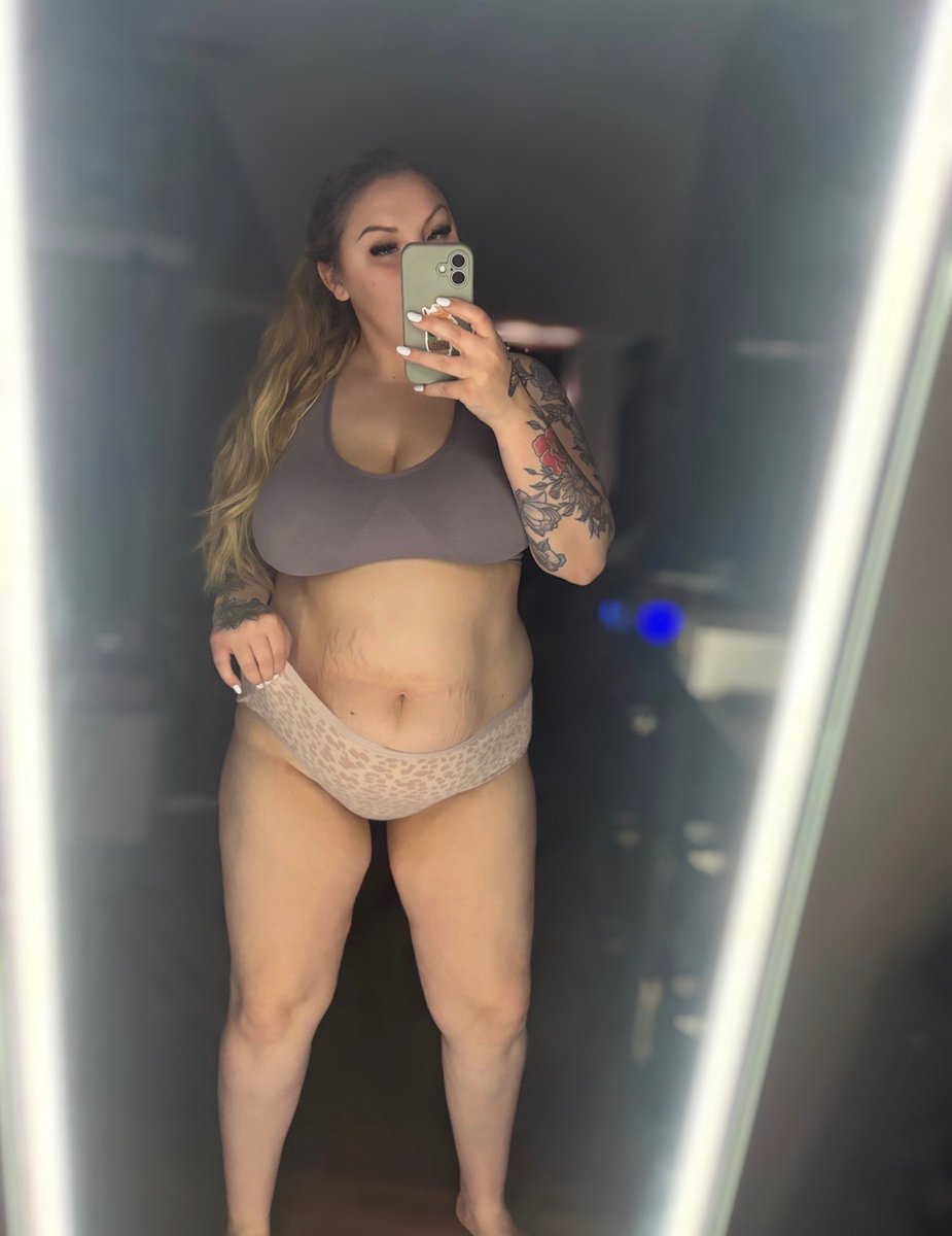 rubbersuckie's tweet photo. If you can’t handle a mom bod, don’t message me. https://t.co/0NuBRb5FwY