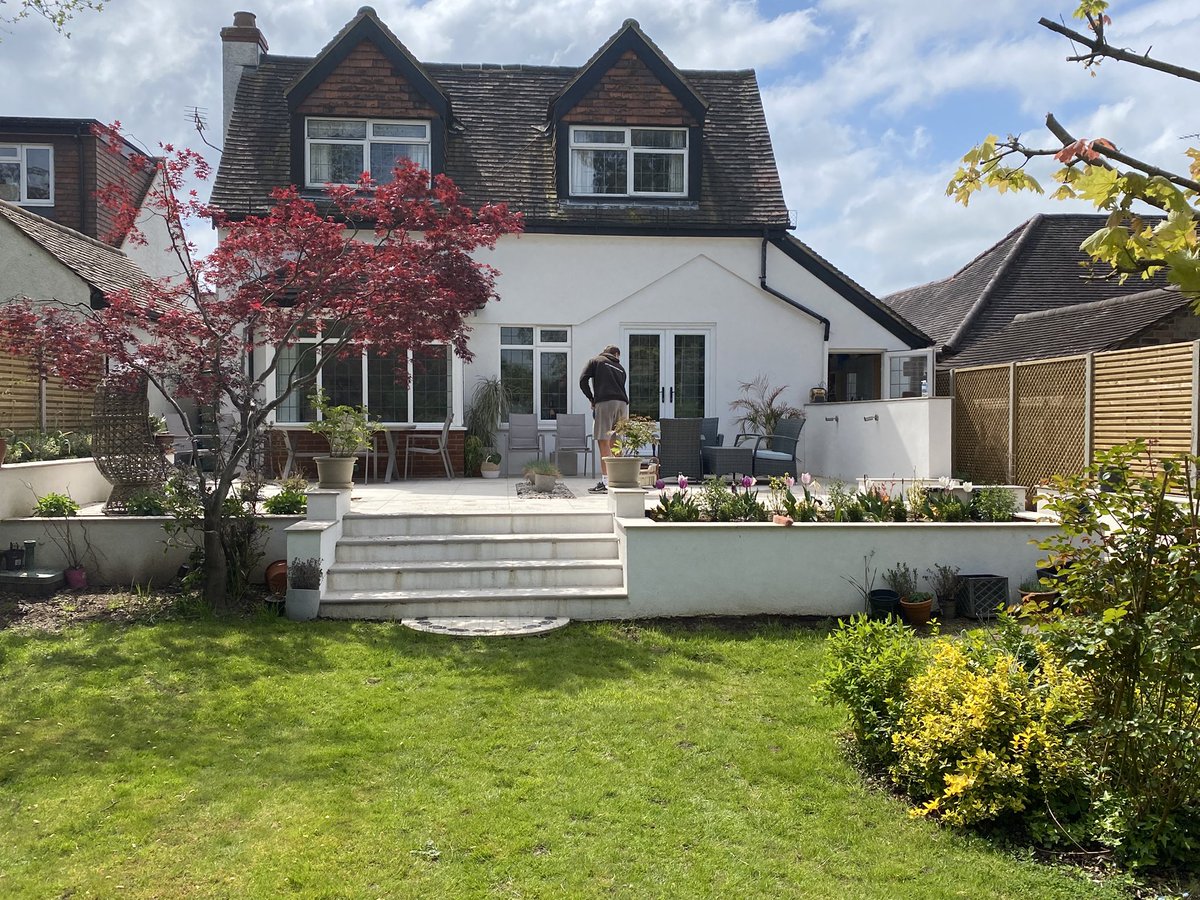 RGELandscapes's tweet image. Always nice to pop back and see garden planted up we did last summer #landscapes #garden #porcelain