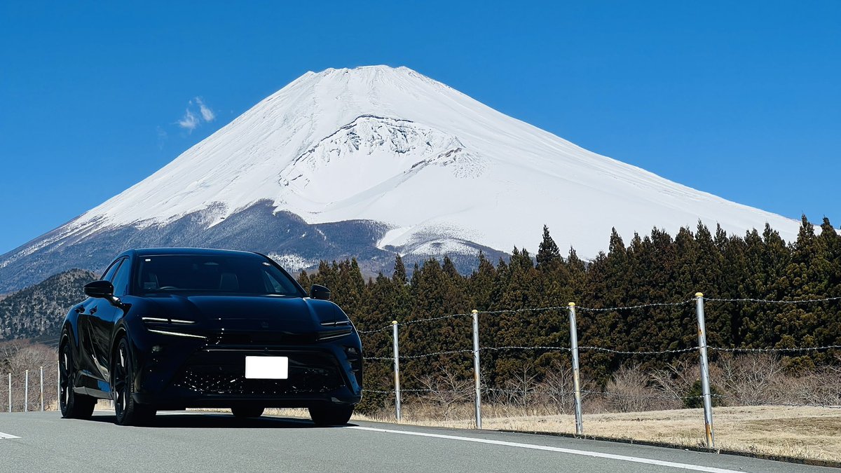 OsamuSakamaki's tweet photo. #クラウンスポーツ #富士山 #toyotagram #愛車撮影
#ジムニー #JB23 #APIO
#アルファード #40アルファード #Xグレード #トヨタグラム #toyotagram
可愛い🚙と🗻ドライブ
4枚目はクラウンスポーツの前に乗っていたランクル100、22年7ケ月大切に乗りました☺️ https://t.co/vVJQU9PGyQ