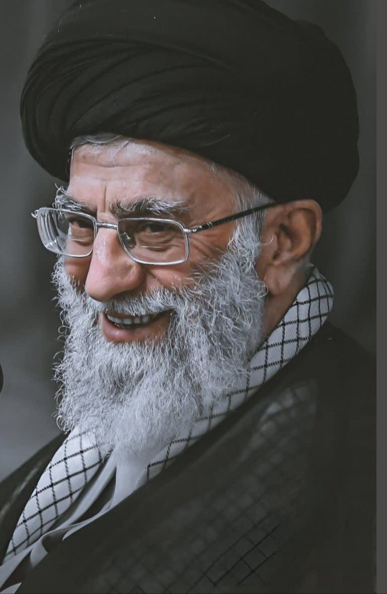 بهترین معلم ما رهبر شهیدمان بود 
که به ما درس استقامت و ایستادگی دادند🌸🌸🌸