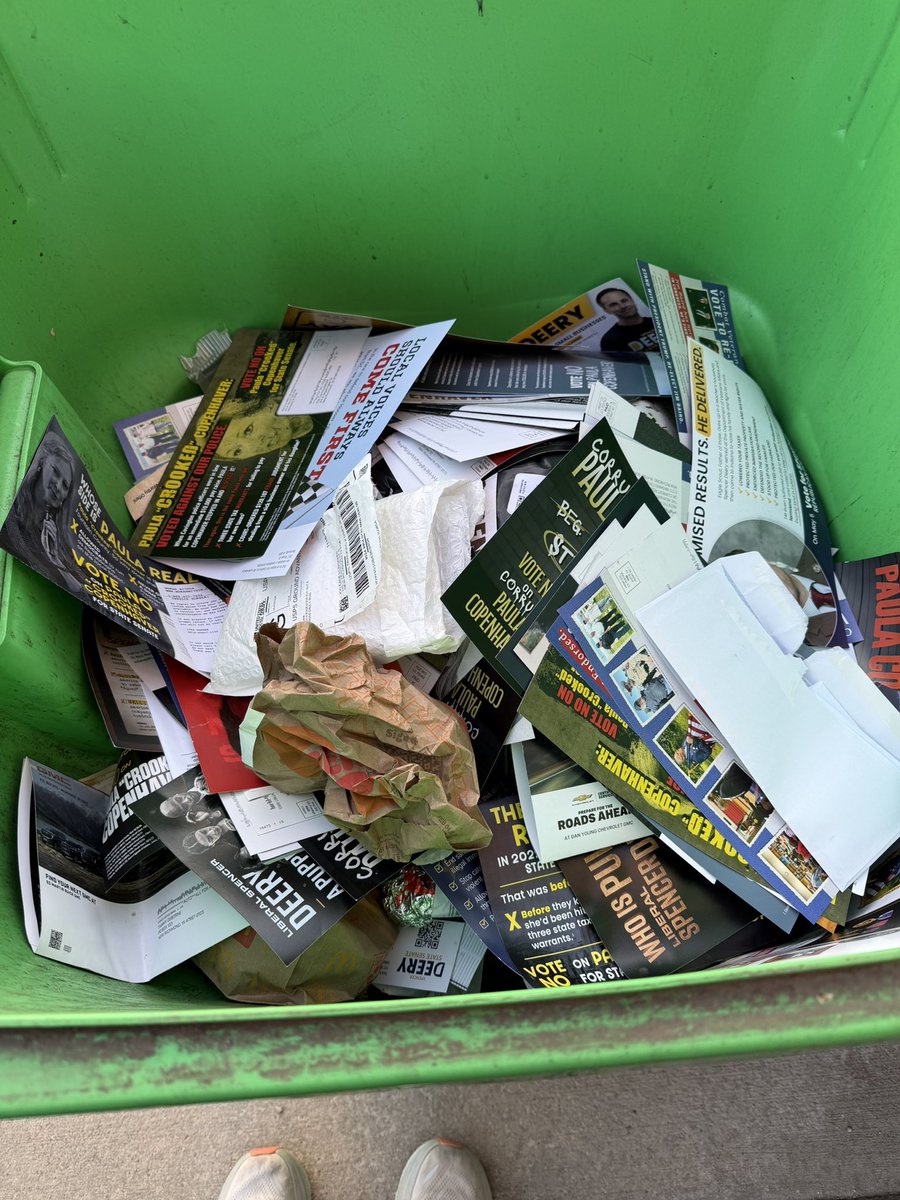 andiwill19's tweet photo. @spencerdeery @paulacopenhaver STOP SENDING THESE STUPID MAILERS!!  NO ONE WANTS THEM! This picture is the trash toter right outside the New Richmond post office. We are all sick and tired of getting 2,4,7, 10 of these dumb cards in our mailboxes. EVERY. DAMN. DAY. https://t.co/a2DRISQ1sE