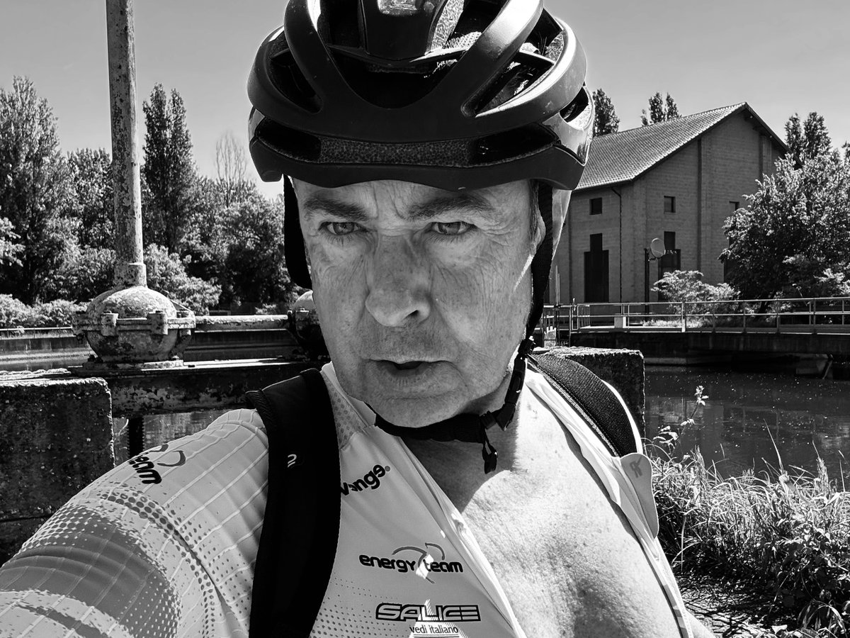 stefanomeloni12's tweet image. Palestra = muri.
Bici all’aperto = mondo intero.
Scegli il tuo allenamento.
Io ho già scelto 🚴🏻‍♂️🔥😊#cycling #bici #iopedaloqui #gravel #running #2maggio #71km