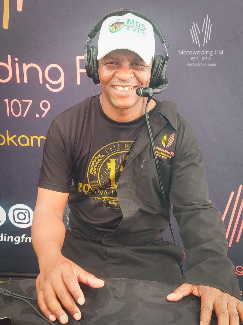 motswedingfm's tweet photo. #TsaEtsho le Tebogo "TJH" Hotane, e tla ka tlhamalalo go tswa mo Morokweng, mo letsatsing la boraro la MDS Agricultural Expo. https://t.co/8cus0Bb3Fo
