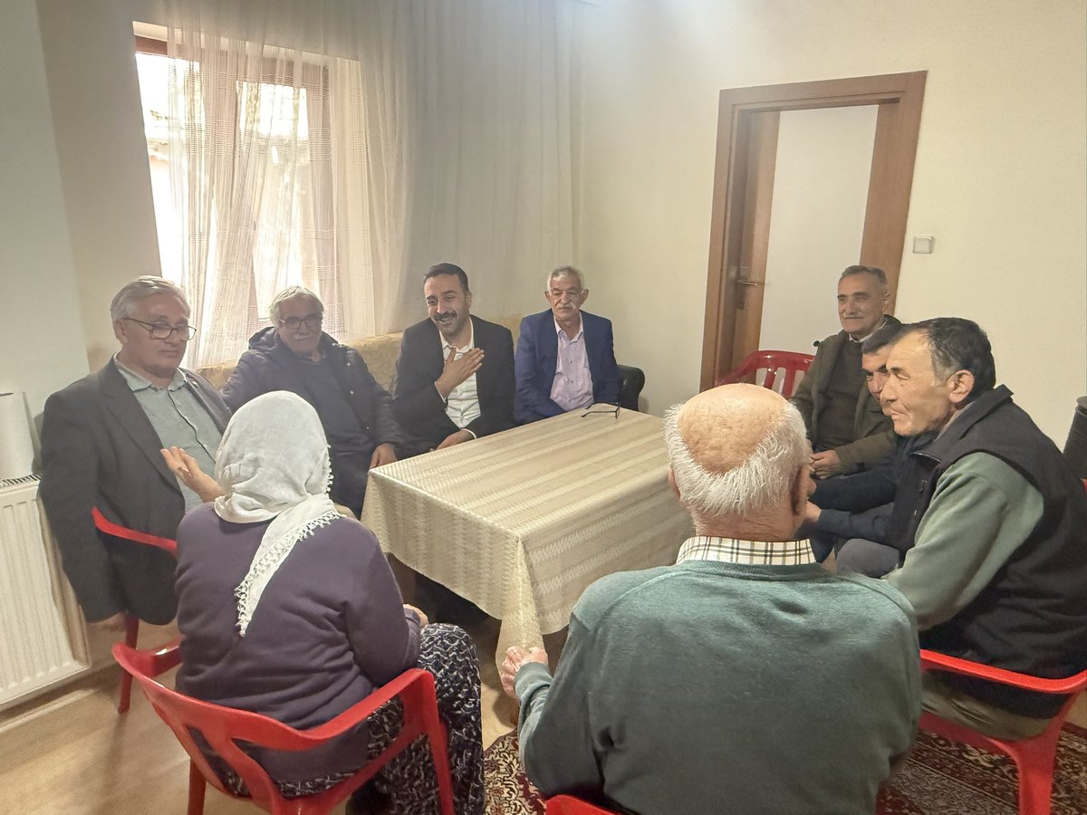 OHulaku's tweet photo. 📍Xolxol/Yayladere

Xolxol/Yayladere’de ilçe örgütümüzle ve halkımızla bir araya geldik, ailelerimizi ziyaret ettik.

Halkımızın iradesiyle, el ele vererek özgür yarınları inşa edeceğiz. https://t.co/XBlwJnCuw7