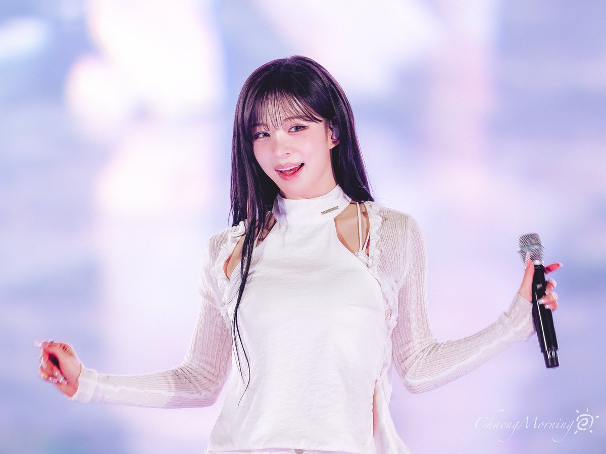 chaengmorning's tweet photo. 챙이🌸💭
#이채영 
#fromis_9
(이뻐서... ...) https://t.co/vYgflrB6lH