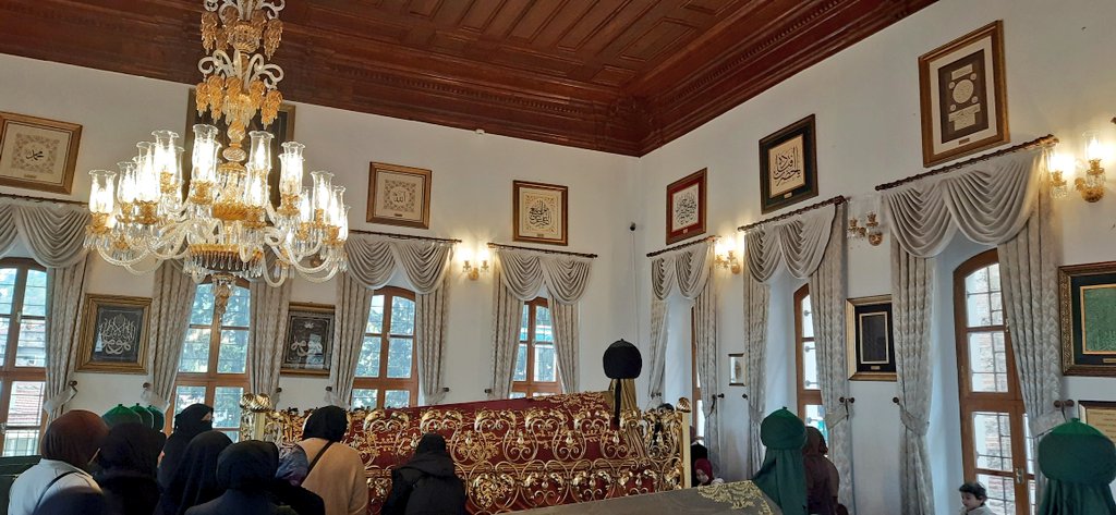 unde_ali's tweet photo. 📍Bursa

Büyükleri ziyaret ettik.
#EmirSultan
#Üftade https://t.co/G9ha6PguFt