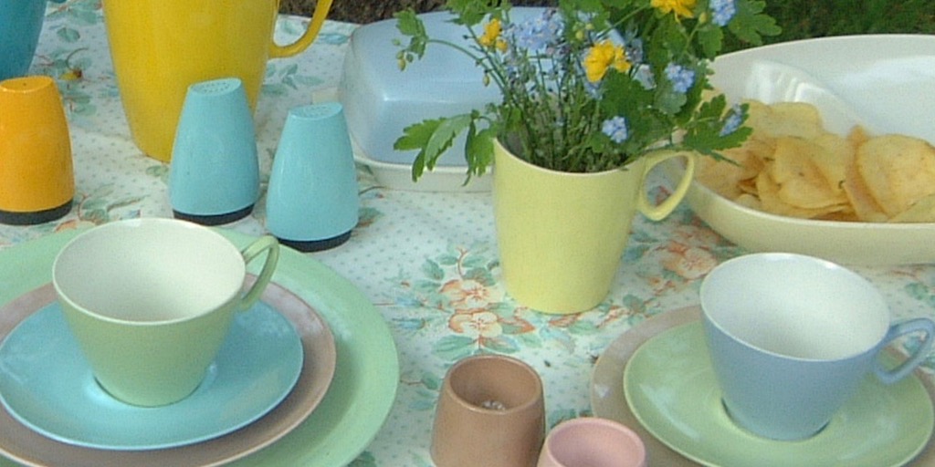 VintageKitchen_'s tweet image. Whether it's lunch in the garden, a picnic or a trip in the campervan, our vintage midcentury Melaware &amp;amp;amp; Melmex provides a colourful &amp;amp; flexible tableware option. zurl.co/cy3i3

#VintageMelaware #VintageMelmex #OutdoorLiving #Midcentury