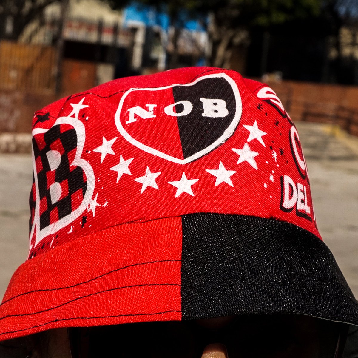groundspotters's tweet photo. 🟥⬛ @newells' bucket hat.
https://t.co/Gg2ujIeOnQ
#nob #newellsoldboys #ñuls #leproso #lalepra #rosario #elcoloso #colosodelparque #bielsa #estadiomarcelobielsa #groundhopper #groundhopperapp #groundhoppers #groundhopperday #groundhopping #stadion #fußball #footballground https://t.co/KlQNZ7GPfx
