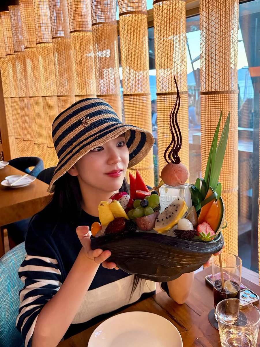 JISOO INDIA tweet media