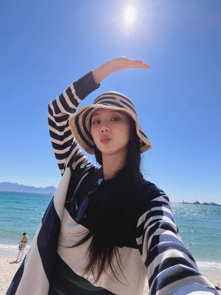 JISOO INDIA tweet media