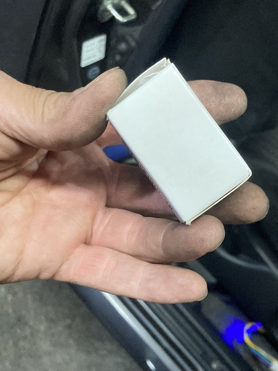 mikesukekiyo's tweet photo. ビッグホーンのお客さん次は59を仕様変更でワークスおざきデータ再書換え。現在のログをとる前にICファン不動、原因はファンリレー。リレー作動音がしていてもリレー不良はあるので作動音で決めつけてはダメ。これと別にビッグホーンの廃盤ABSリレーは敬太が用意してくれて解決 https://t.co/MYfifFNPYb