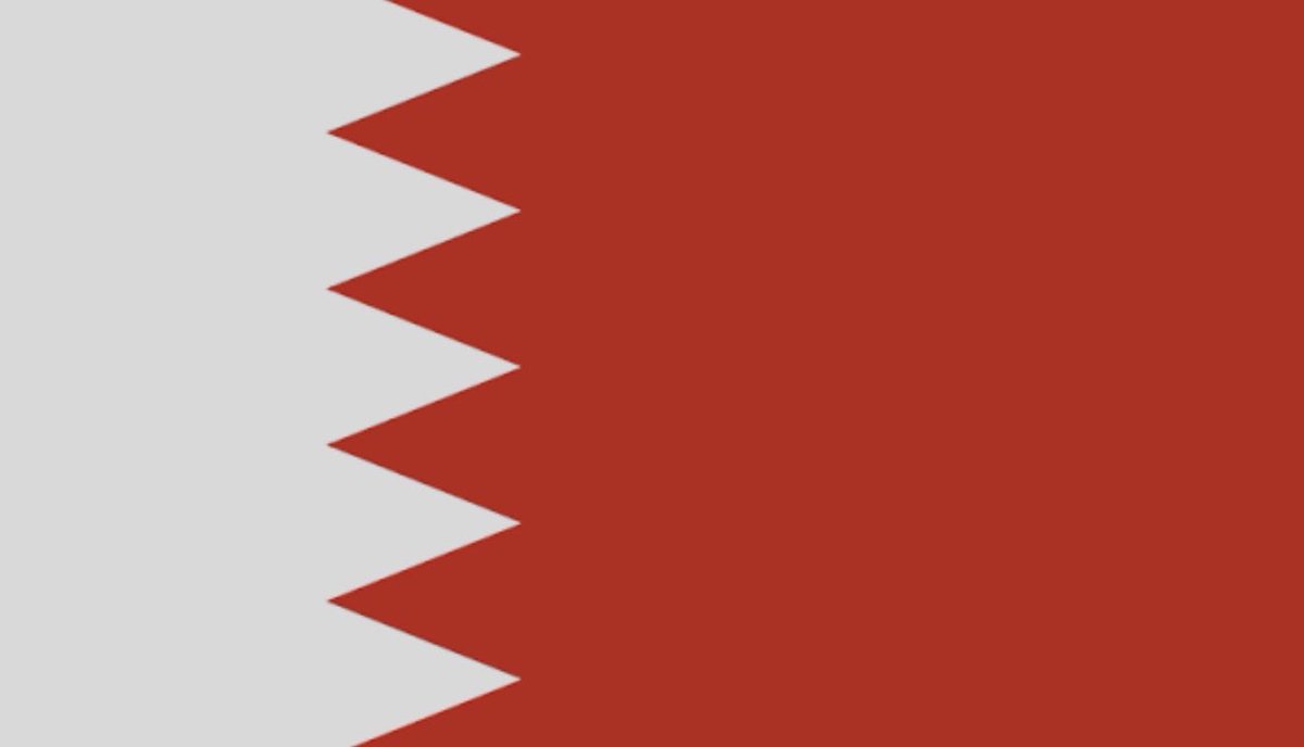 البحرين، رغم صغر المساحة وقلة الموارد مقارنة بغيرها، أثبتت أن قوة الدول لا تُقاس بالحجم بل بثبات الموقف وصلابة الدولة ووحدة شعبها. 

صمدت أمام الإعتداءات الإيرانية الصاروخيّة الغاشمة وتصمد امام حملات التحريض، وولاءات تلك القلة القليلة للخارج..  
تنجح البحرين من جديد كما نجحت طوال