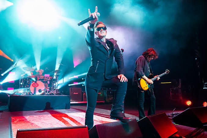WadeJo8's tweet photo. Happy birthday Jeff Gutt #DryCell #StoneTemplePilots https://t.co/QBE82korNN