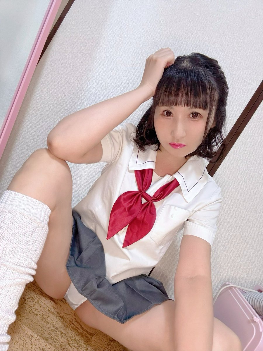 rinawa7878's tweet photo. #続報 先日の撮影のお仕事で戸惑った衣装は、こちらです！！

ちょｗ　　🏫.......ｗ

ってなったけど、クイズ番組だと思えばいけるって思い込んで挑みました🤣🤣

情報解禁をお待ちくだされℹ️ℹ️ https://t.co/8qWD2Si5pn